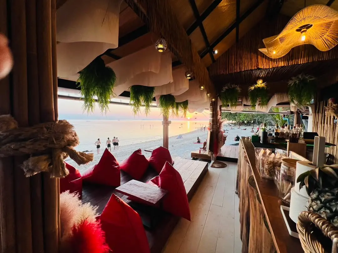 Sun, Sand, and a Cold Drink in Hand 🍺🍹🍻🥂

Our Brand New Sunset Bar "Hammer Head Beach Bar" 🥳
🍹 Cold beers & good cocktai