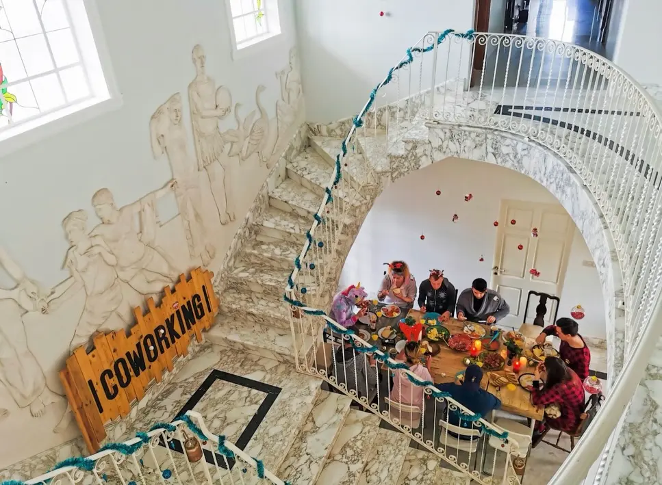 Shared meals, shared memories 🤍🍽️

Some of the best moments happen around a table — sharing food, stories, laughs, and g