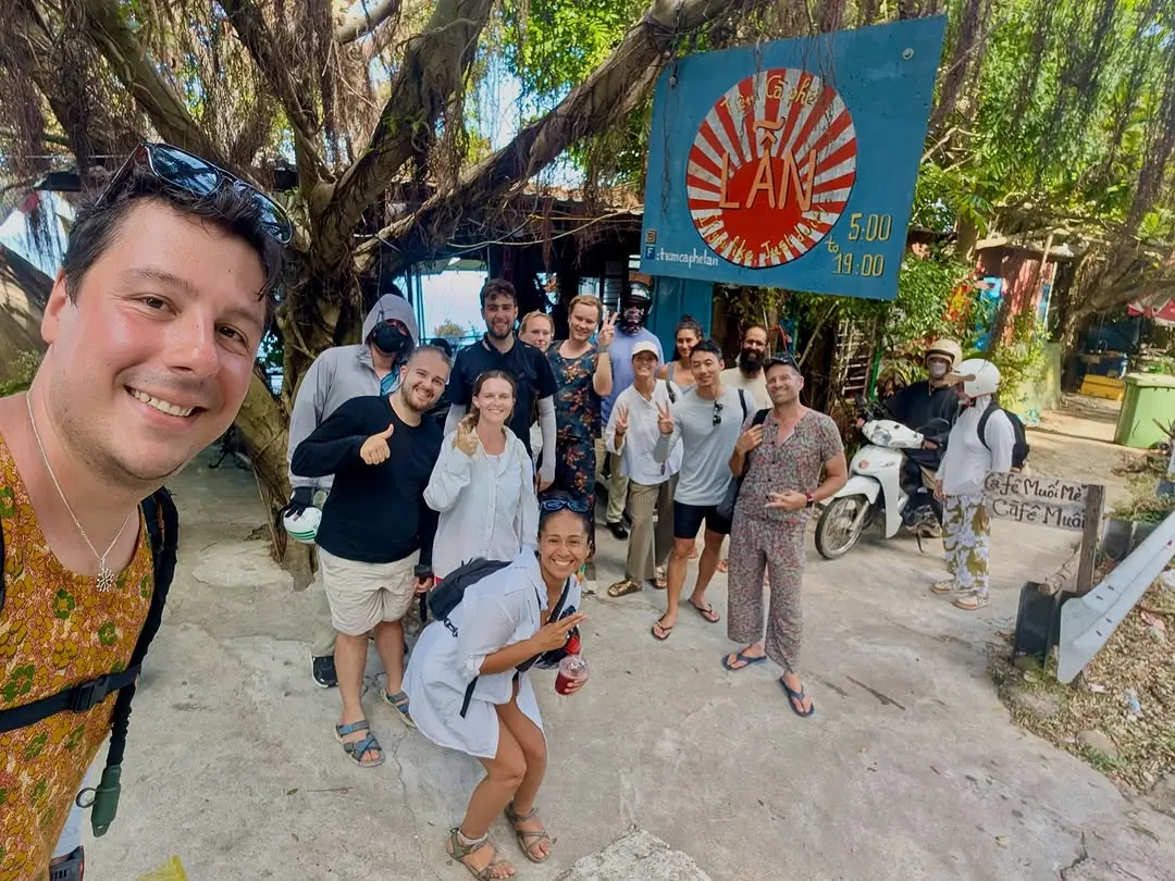 Hai Van Pass: done ✅
Mountain views, a beach lunch with the whole crew,
and yes, we tried on the local outfits 😂
This is