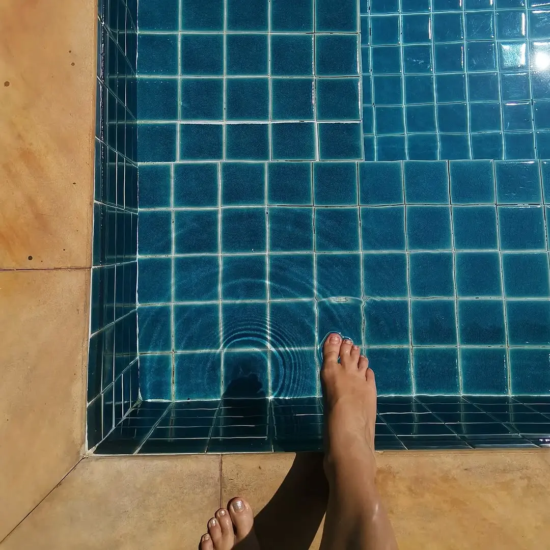 Who likes to go for a swim in the pool before work? 

#kohmakcampus  #kohmakcampuslife #kohmak #coliving #coworking #lon
