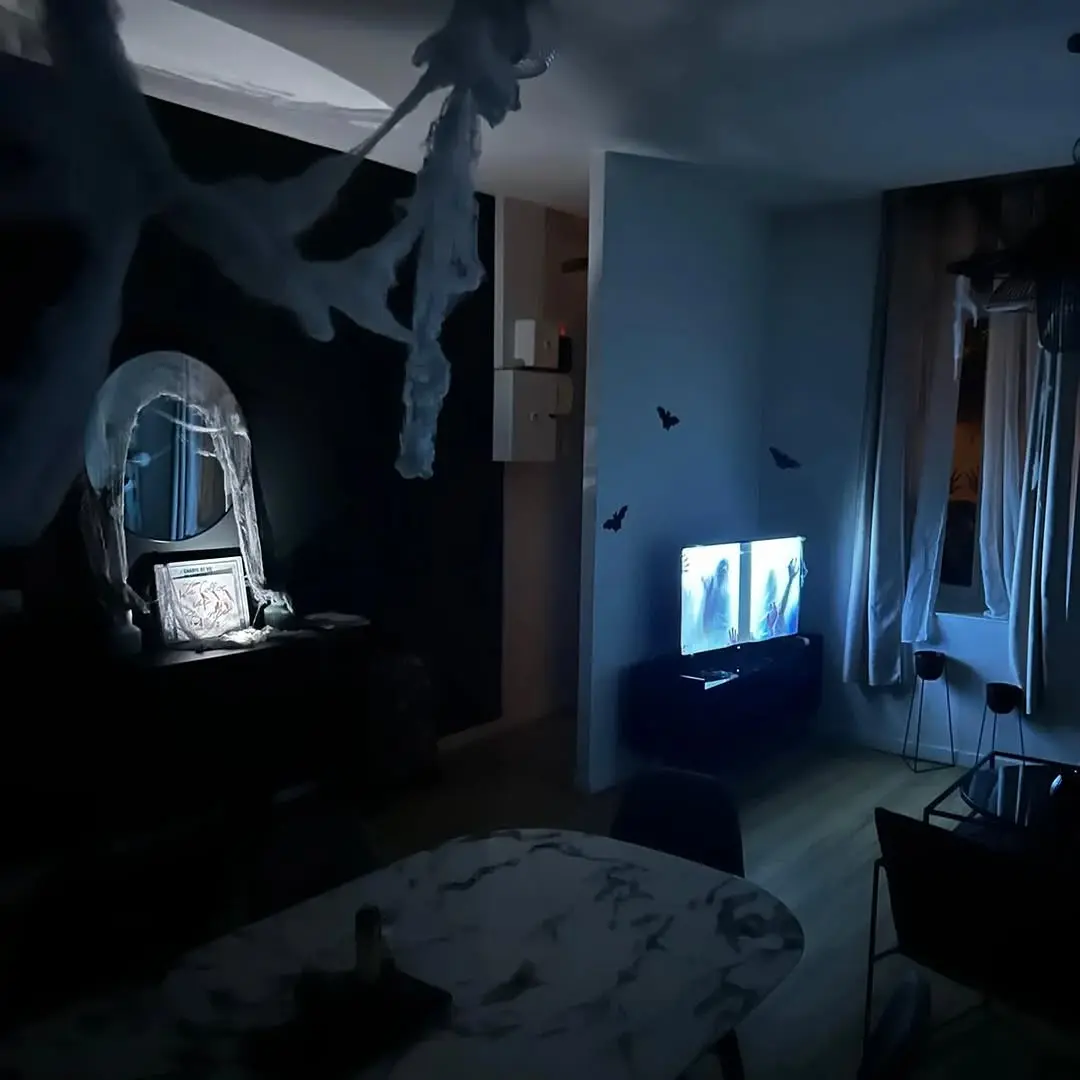 🎃🕸 La déco d’Halloween qui va te faire frissonner ! 🕸🎃 Bienvenue dans la collection Chaude Rivière 

Nos colocs ont rel