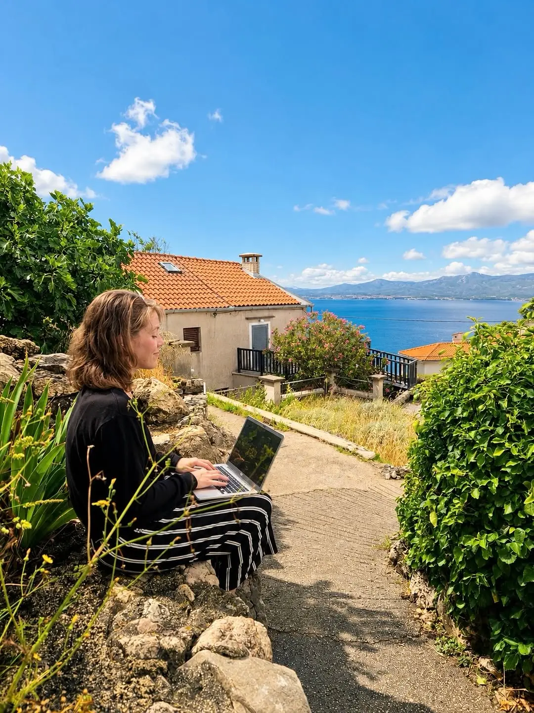 Team Postkarte aus Kroatien 😍

Morgens ein paar konzentrierte Stunden am Laptop.
Mittags ins Meer.
Abends den Sonnenunte