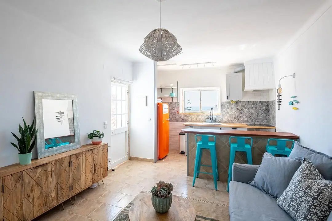 Available October 1st!
6 Months or 1 Year Contract!!
.
.
T1+1 = €1100 / month + Electricity
Water, Gas & WiFi included. 