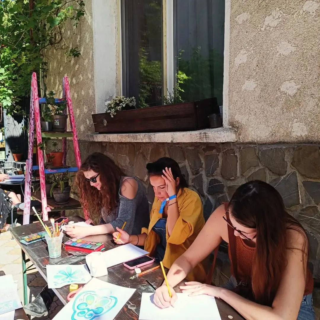 This Sunday, @thisma_rt organized a really cool watercolor workshop by @amsocialspace summer terrace 🌞
Inspired by the P