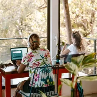 Selina Theatrou Athens & Cowork logo